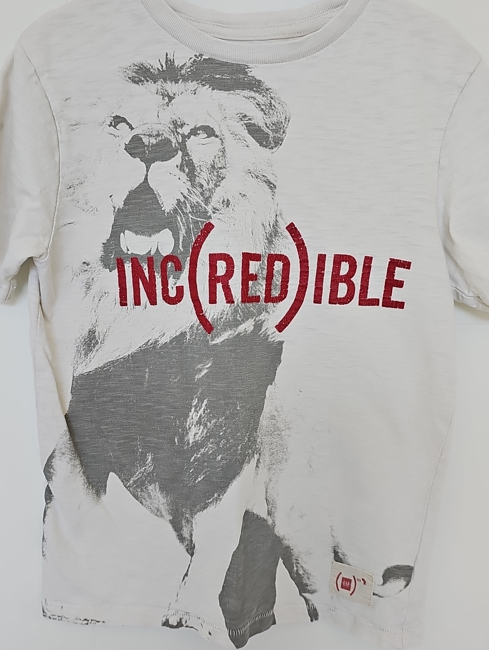 GAP Kids White Short Sleeve Tee w/Red & Gray "INC(RED)IBLE" Lion Graphic Sz M 8